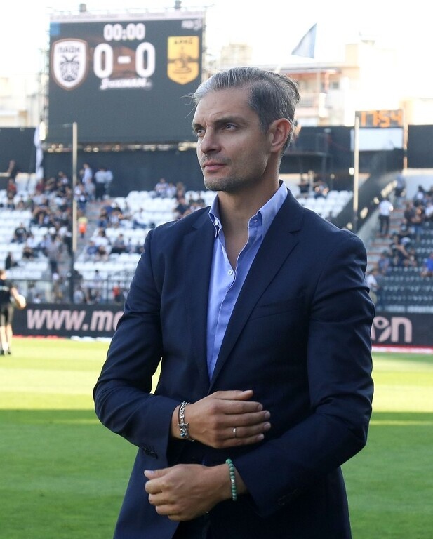 Ο Άγγελος Χαριστέας μετά το 2-2 με το δικέφαλο έριξε μάλιστα «βόμβα» αναφορικά με το θέμα του προπονητή.