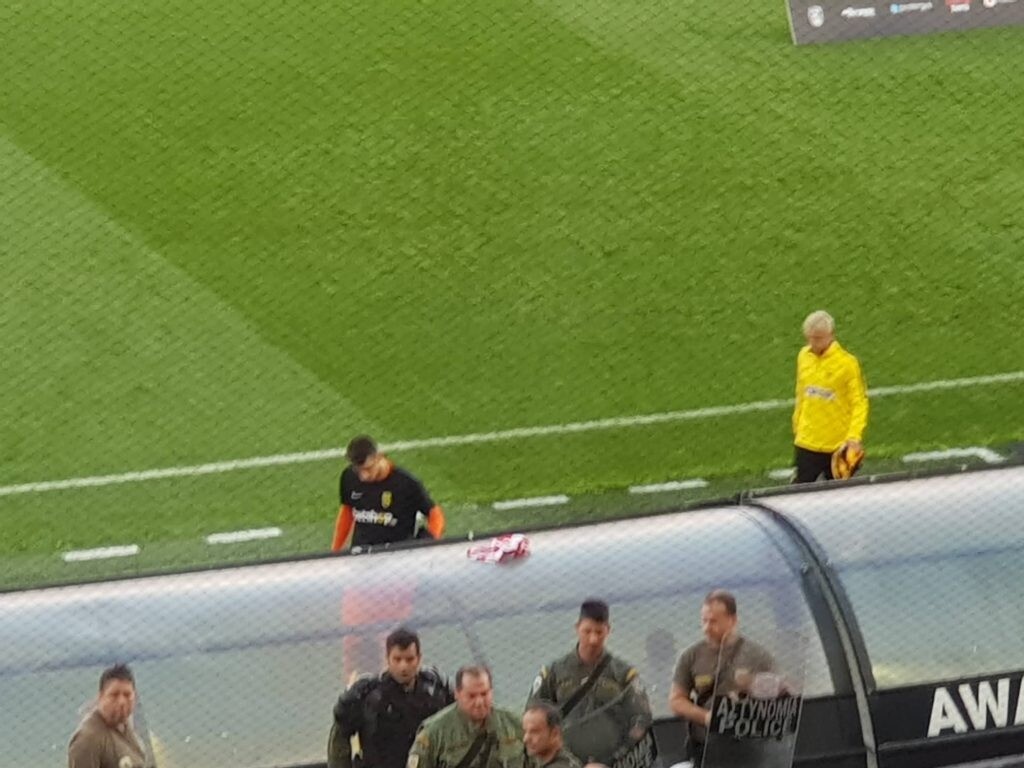 ΠΑΟΚ-Άρης: Πανικός στην Τούμπα με τη φανέλα του Ολυμπιακού! (photos)