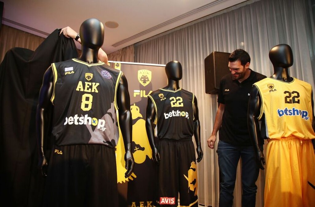 Η εντυπωσιακή νέα φανέλα της ΑΕΚ και το μήνυμα του Αγγελόπουλου (photos)