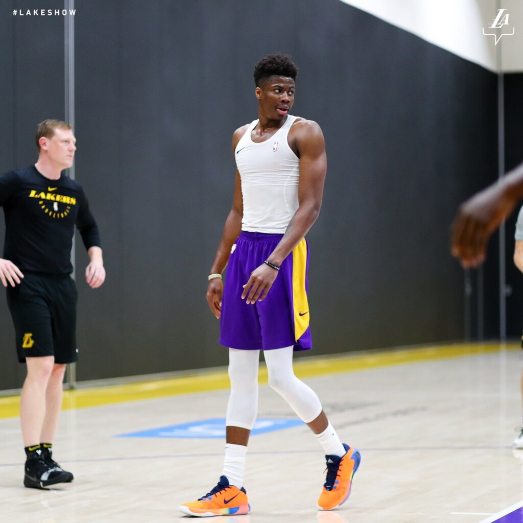 NBA: Με τα μούτρα στη δουλειά ο Κώστας Αντετοκούνμπο (photos+video)