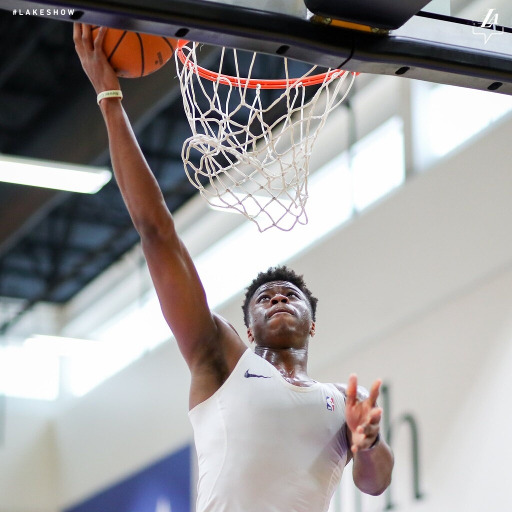 NBA: Με τα μούτρα στη δουλειά ο Κώστας Αντετοκούνμπο (photos+video)