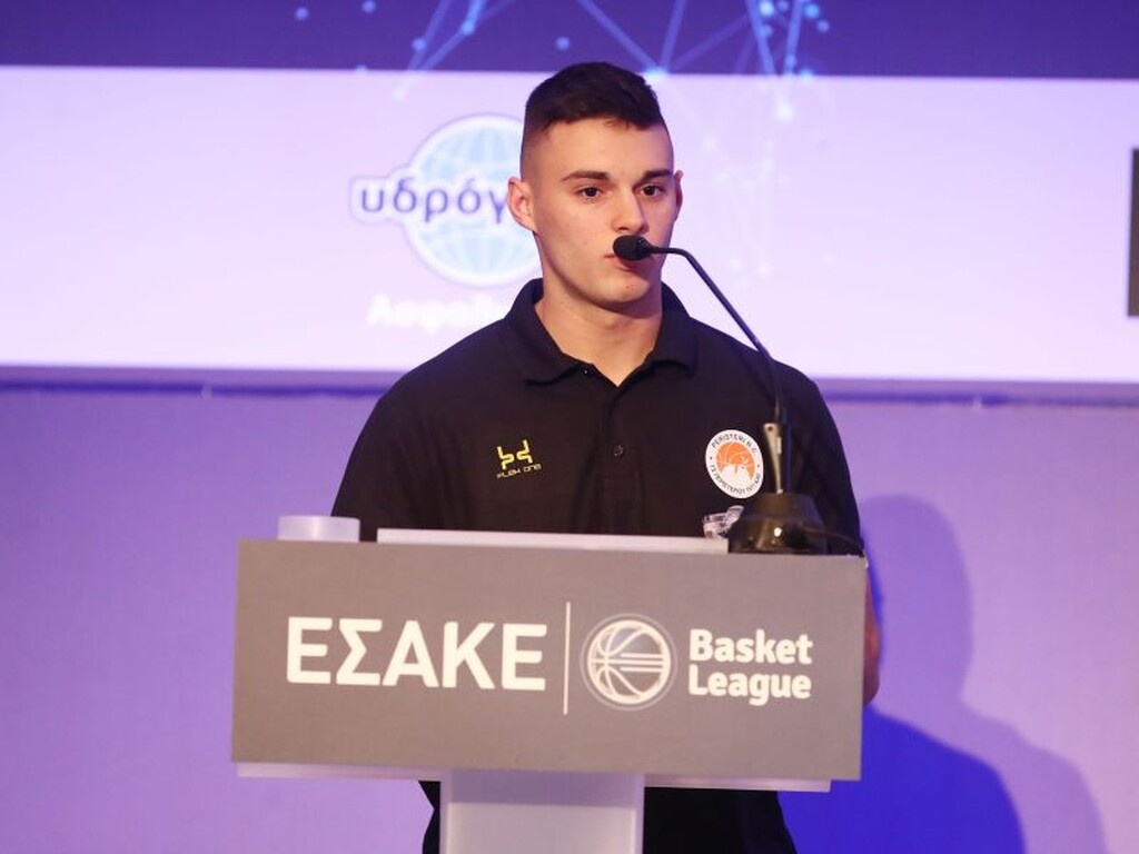 Καλύτερος νέος παίκτης ο Καραμπέλας – Αφιέρωσε το βραβείο στον Πεδουλάκη (photos)