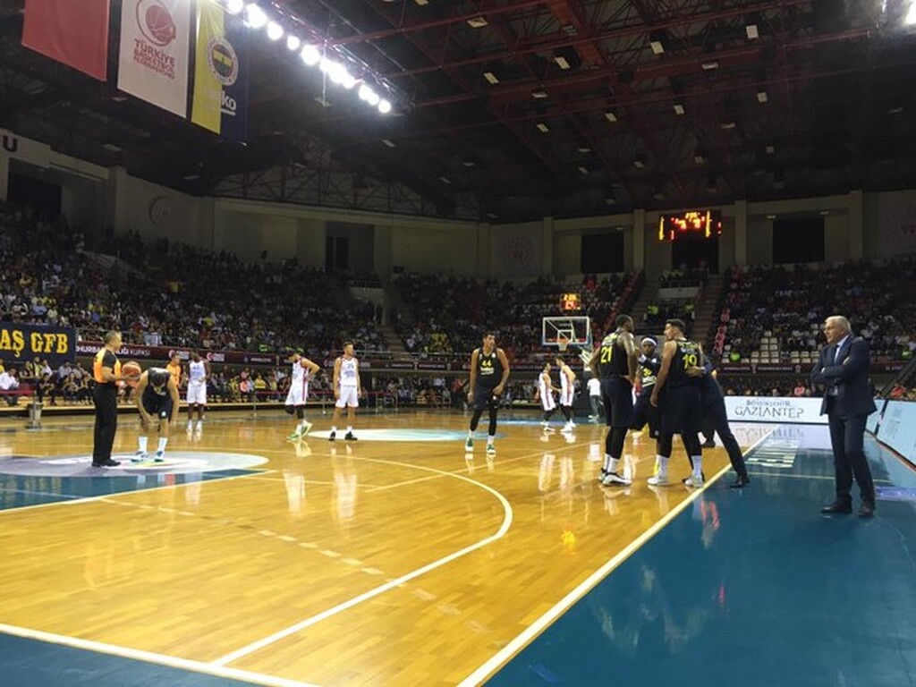 Με τρομερό Σιμόν η Εφές το Super Cup κόντρα στην Φενέρμπαχτσε (videos+photos)