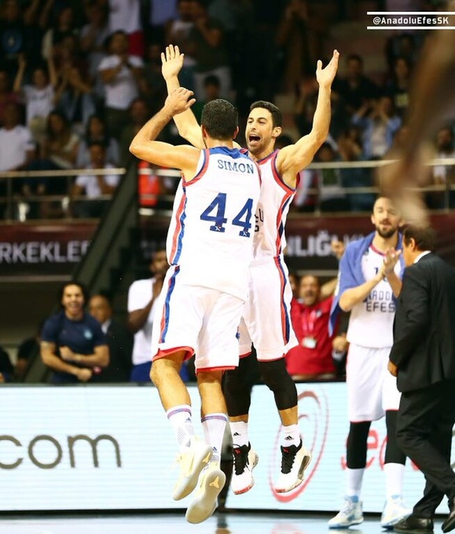 Με τρομερό Σιμόν η Εφές το Super Cup κόντρα στην Φενέρμπαχτσε (videos+photos)