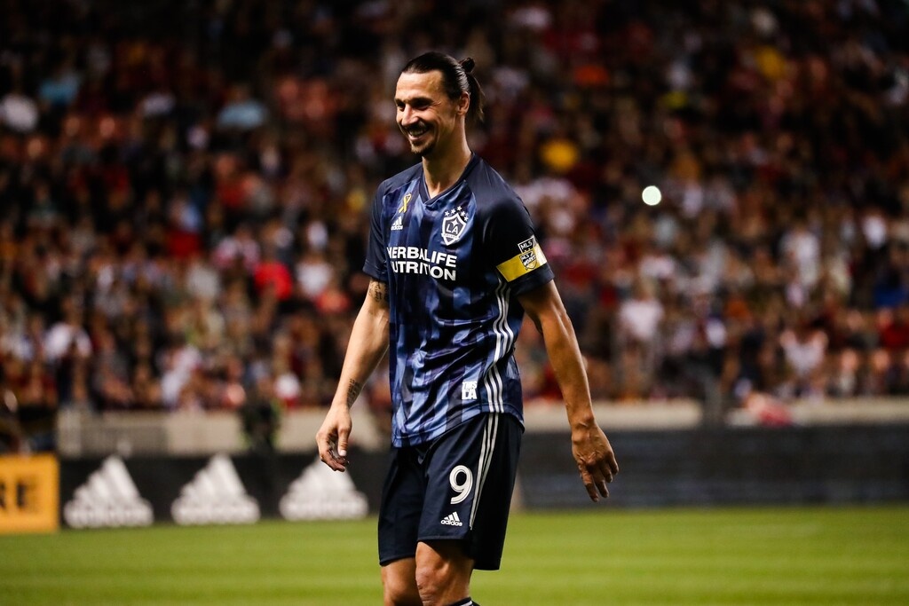 Ο Ίμπρα έστειλε τους Γκάλαξι στα πλέι οφ (photos+video)