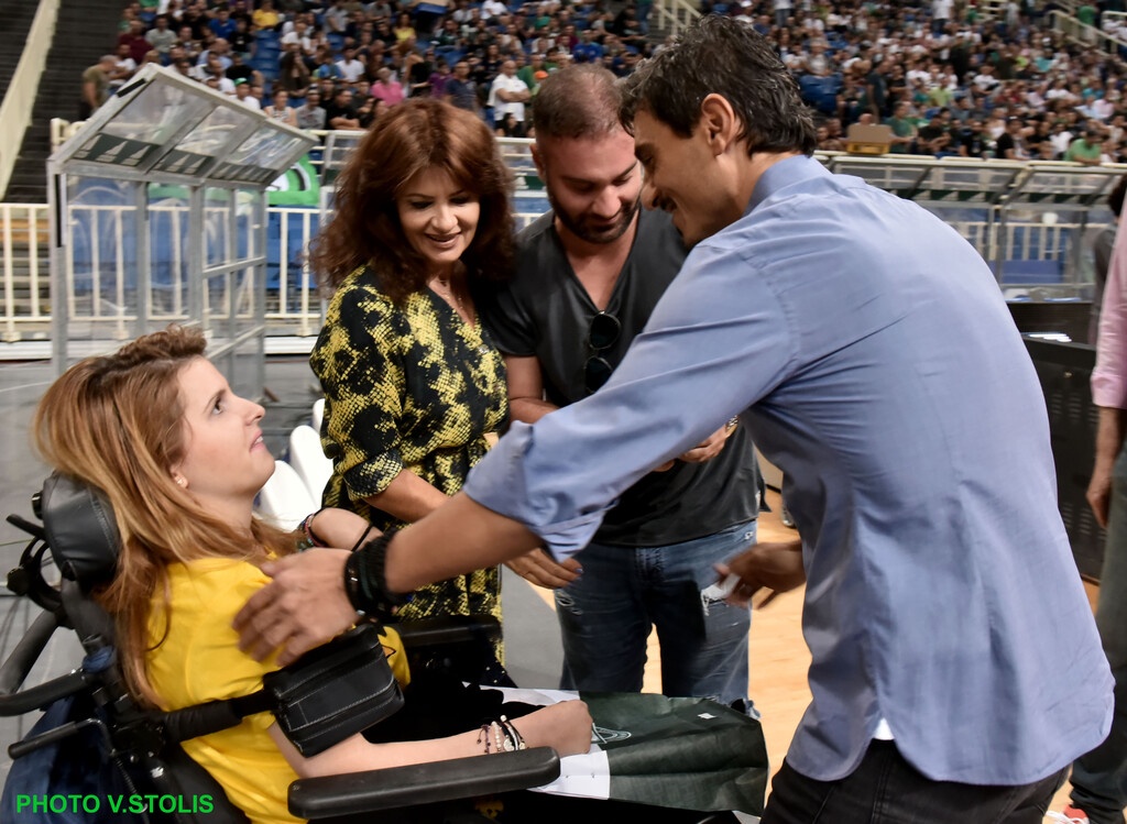 Παναθηναϊκός ΟΠΑΠ-ΑΕΚ: Δίπλα στην Μυρτώ ο Δημήτρης Γιαννακόπουλος (photos)