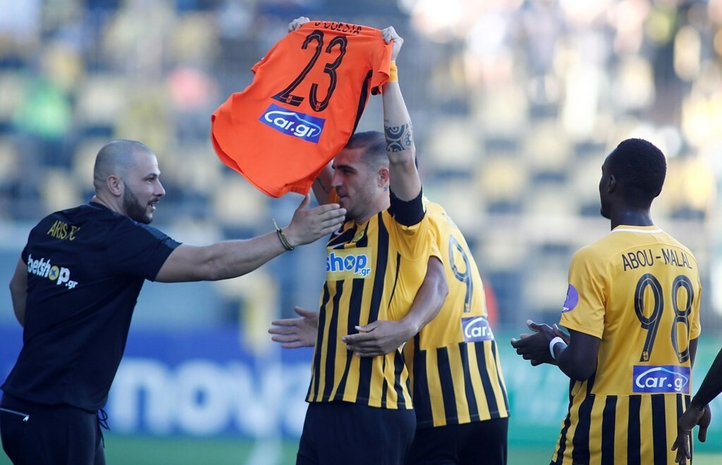 Άρης-ΑΕΛ: Το γκολ του Βέλεθ και η αφιέρωση στον Κουέστα (photos)