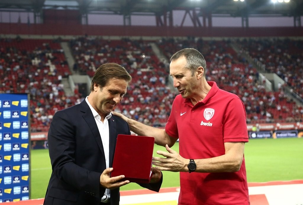 Ολυμπιακός: Η ξεχωριστή συζήτηση Μπλατ-Μαρτίνς (video+photos)