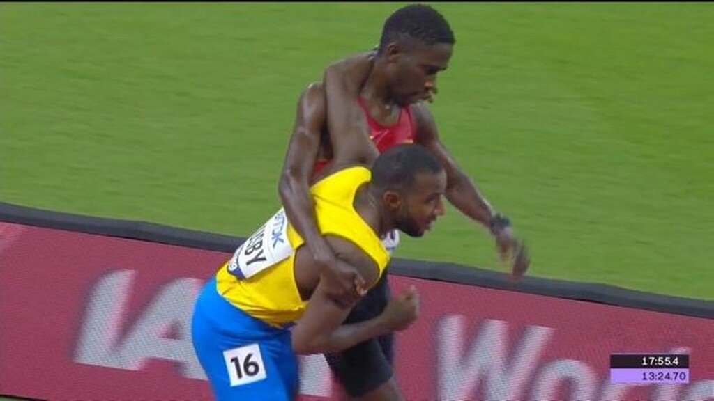 Η αποθέωση του fair play: H στιγμή που συγκλόνισε το Παγκόσμιο Πρωτάθλημα Στίβου (video&photos)