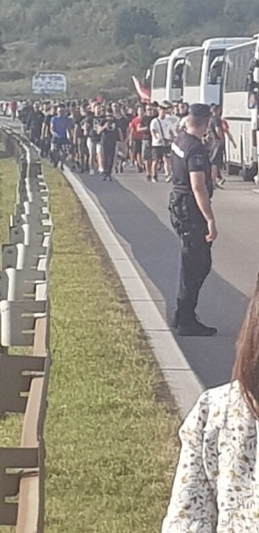 Ερυθρός Αστέρας – Ολυμπιακός: Τρομερή υποδοχή στο Βελιγράδι! (video+photos)