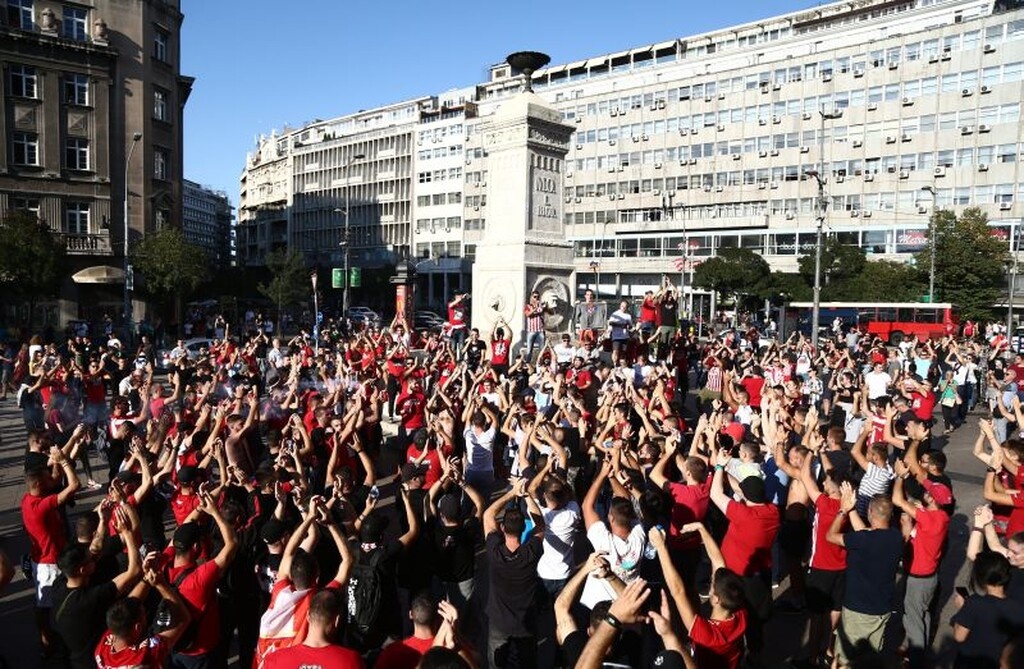 Ερυθρός Αστέρας – Ολυμπιακός: Πάρτι στο Βελιγράδι για Delije και Θύρα 7 (videos+photos)