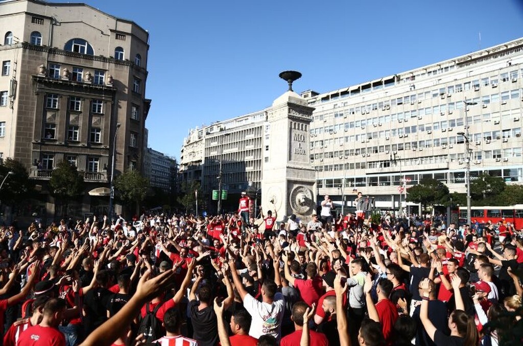 Ερυθρός Αστέρας – Ολυμπιακός: Πάρτι στο Βελιγράδι για Delije και Θύρα 7 (videos+photos)