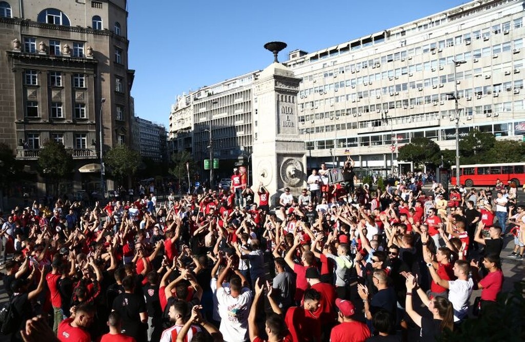 Ερυθρός Αστέρας – Ολυμπιακός: Πάρτι στο Βελιγράδι για Delije και Θύρα 7 (videos+photos)