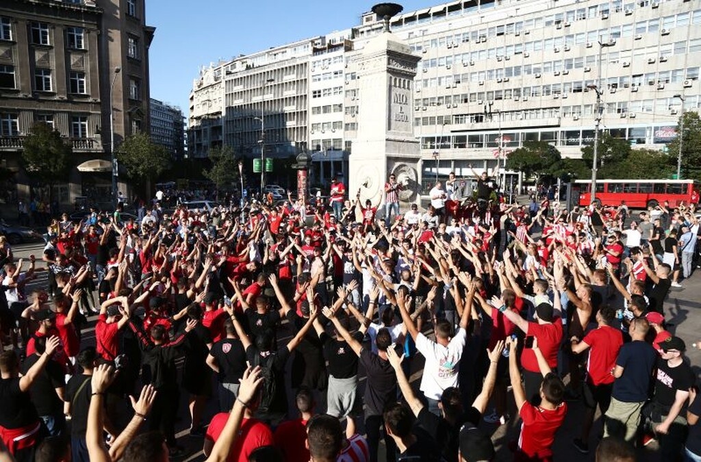 Ερυθρός Αστέρας – Ολυμπιακός: Πάρτι στο Βελιγράδι για Delije και Θύρα 7 (videos+photos)
