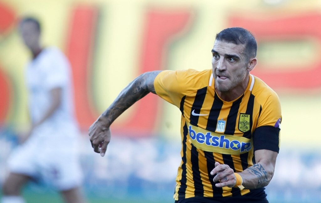 Ο λόγος για τον 28χρονο αμυντικό του Άρη, Φραν Βέλεθ, ο οποίος κάνει εξαιρετικές εμφανίσεις.