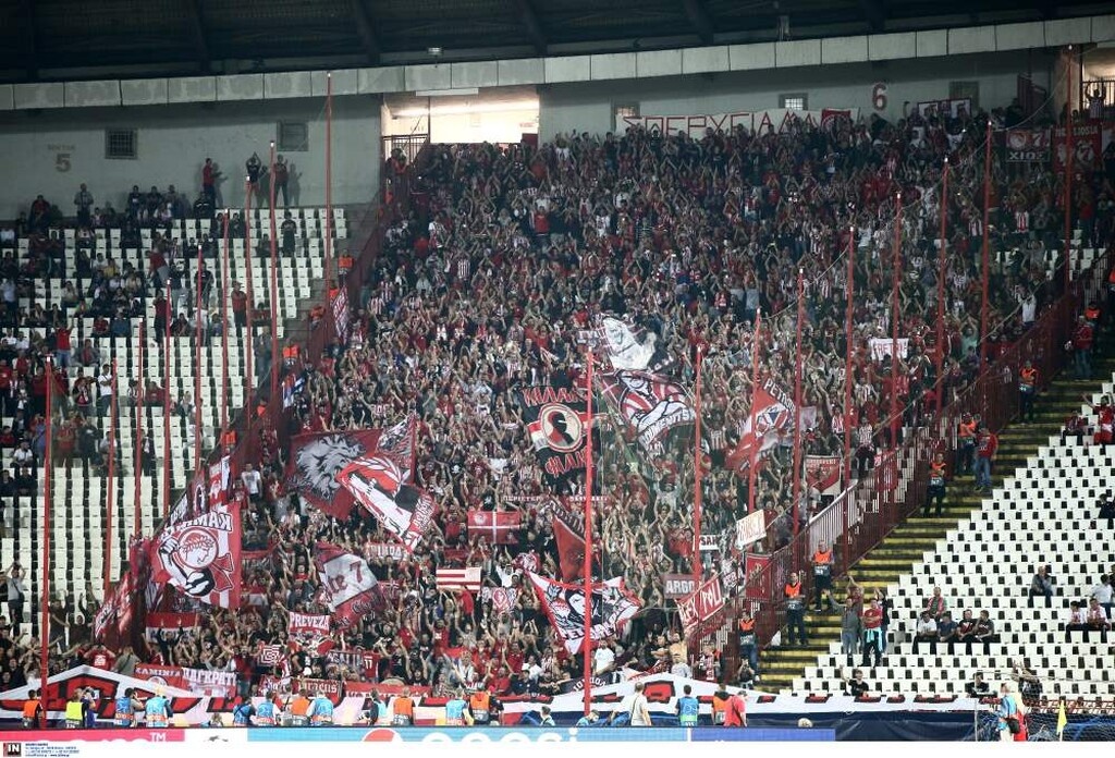 Ολυμπιακός: Στο «σκαμνί» της UEFA για ρατσιστικό πανό (photos)