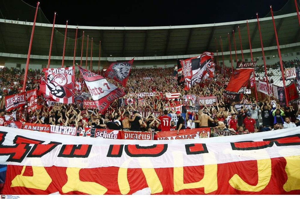Ολυμπιακός: Στο «σκαμνί» της UEFA για ρατσιστικό πανό (photos)