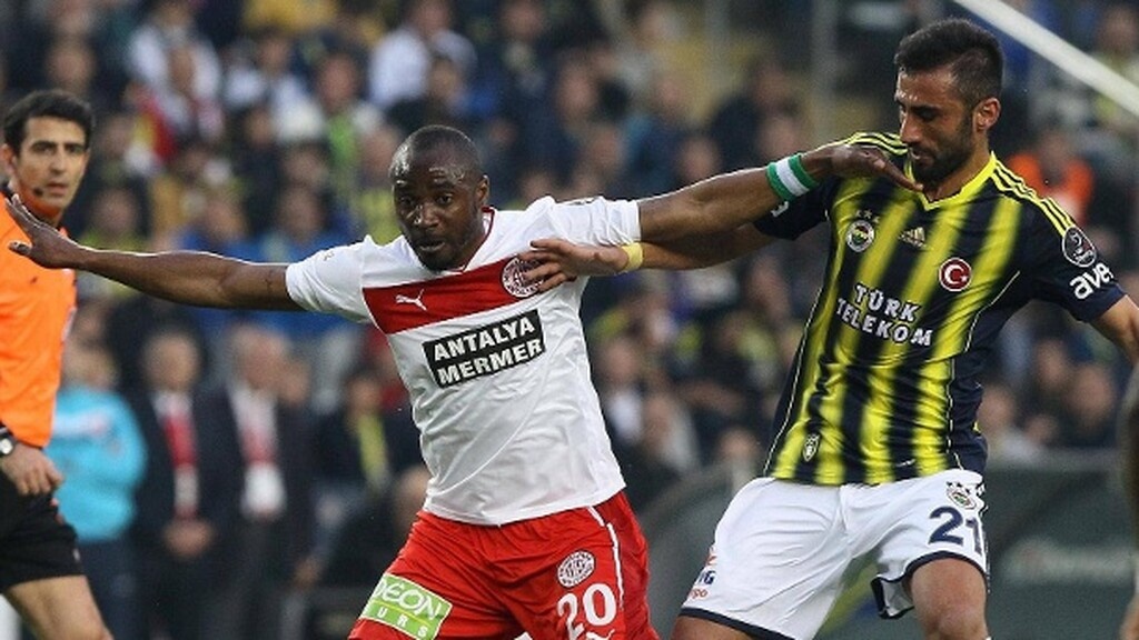 Σοκ! Πέθανε διεθνής επιθετικός! (photos+video)