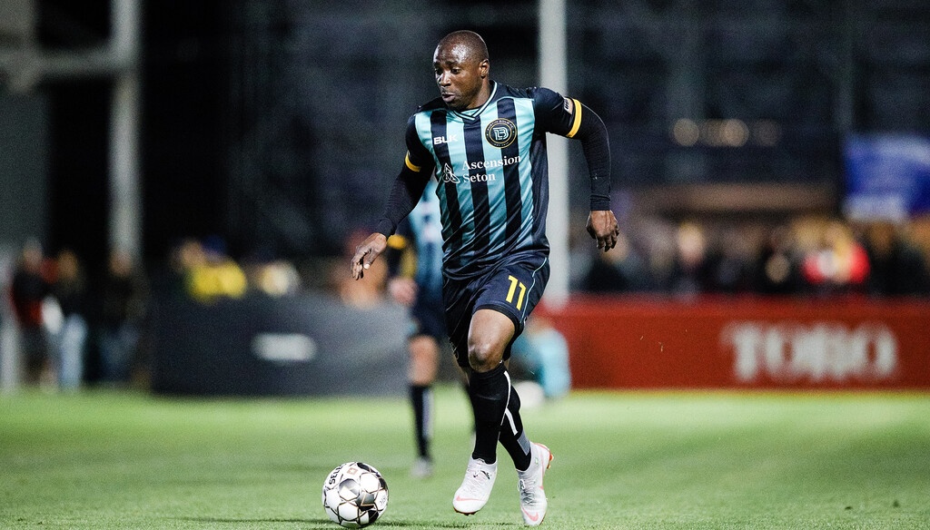 Σοκ! Πέθανε διεθνής επιθετικός! (photos+video)