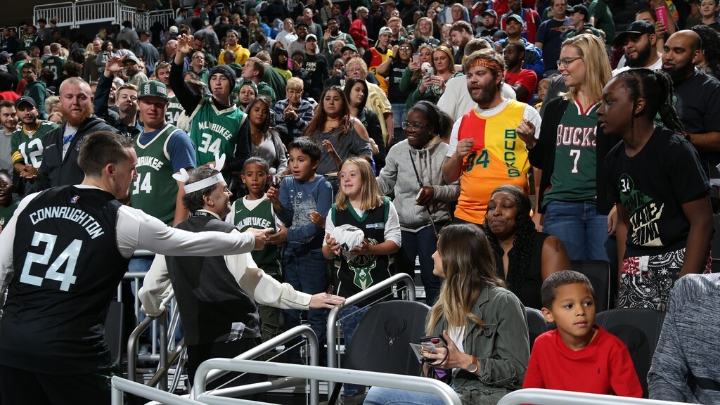 NBA: Χαμός στο… οικογενειακό διπλό των Μπακς! (photos+video)