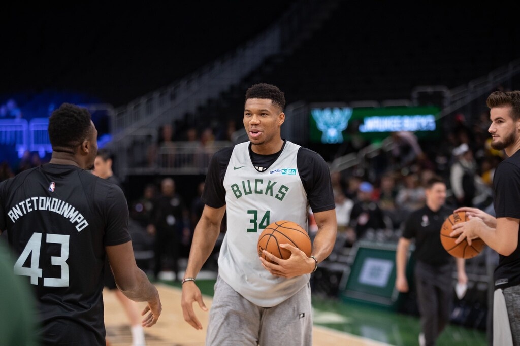 NBA: Χαμός στο… οικογενειακό διπλό των Μπακς! (photos+video)