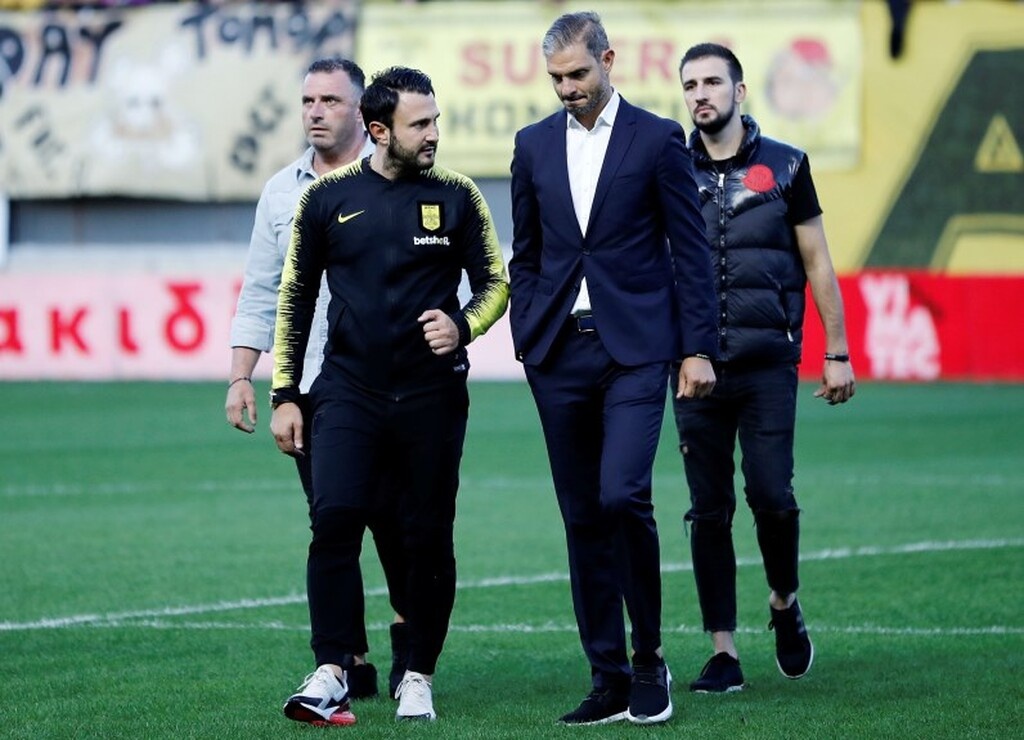 Μετά την ήττα από τον Ολυμπιακό στο «Κλεάνθης Βικελίδης», ο Θόδωρος Καρυπίδης και ο Άγγελος Χαριστέας είχαν συνάντηση και αποφάσισαν πως τώρα είναι η κατάλληλη στιγμή να έρθει ένας νέος τεχνικός στην ομάδα.