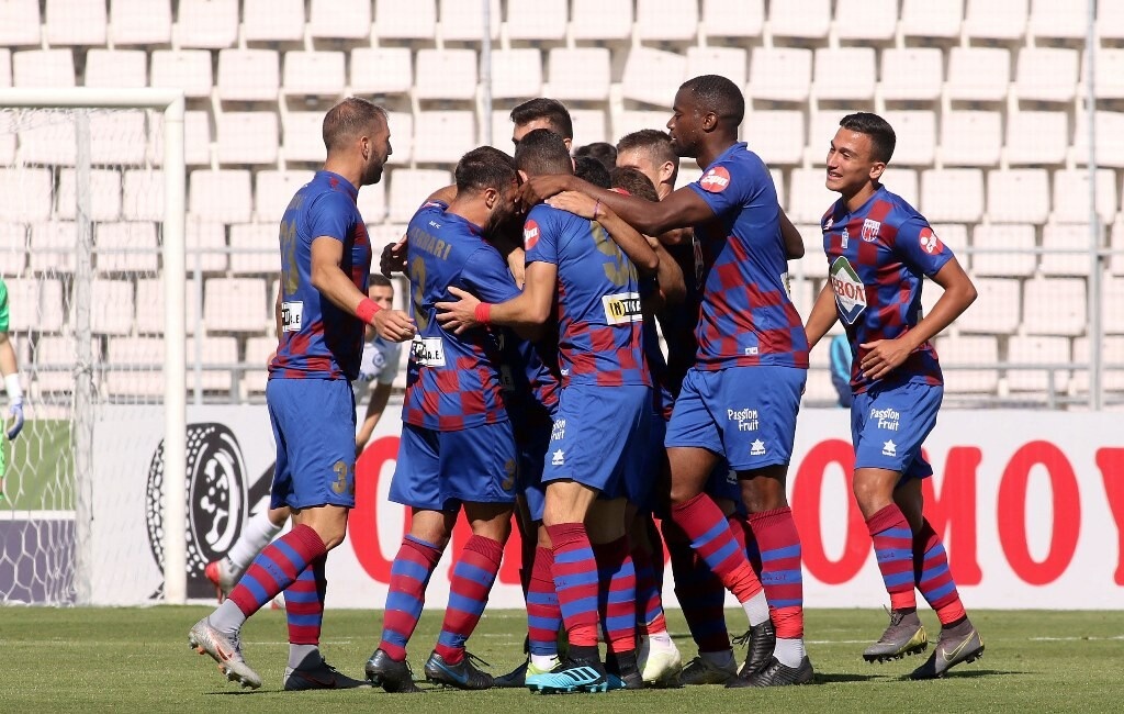 Υπάρχει όμως κι ένας νεαρός εξτρέμ από το ελληνικό πρωτάθλημα, που έχει προκαλέσει το ενδιαφέρον της ΑΕΚ