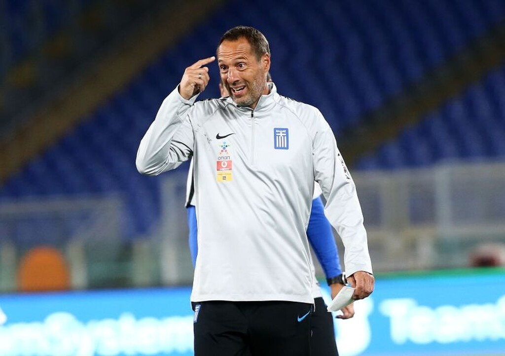 Ο Τζον Φαν'τ Σιπ έχει μια... εναλλακτική ενδεκάδα στο μυαλό του για τον αγώνα της Ελλάδας στην Ιταλία.