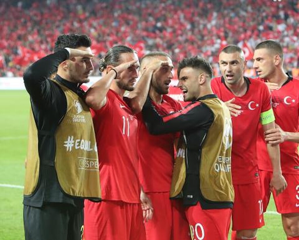 Υπέρ του πολέμου στη Συρία οι Τούρκοι παίκτες! (photos)