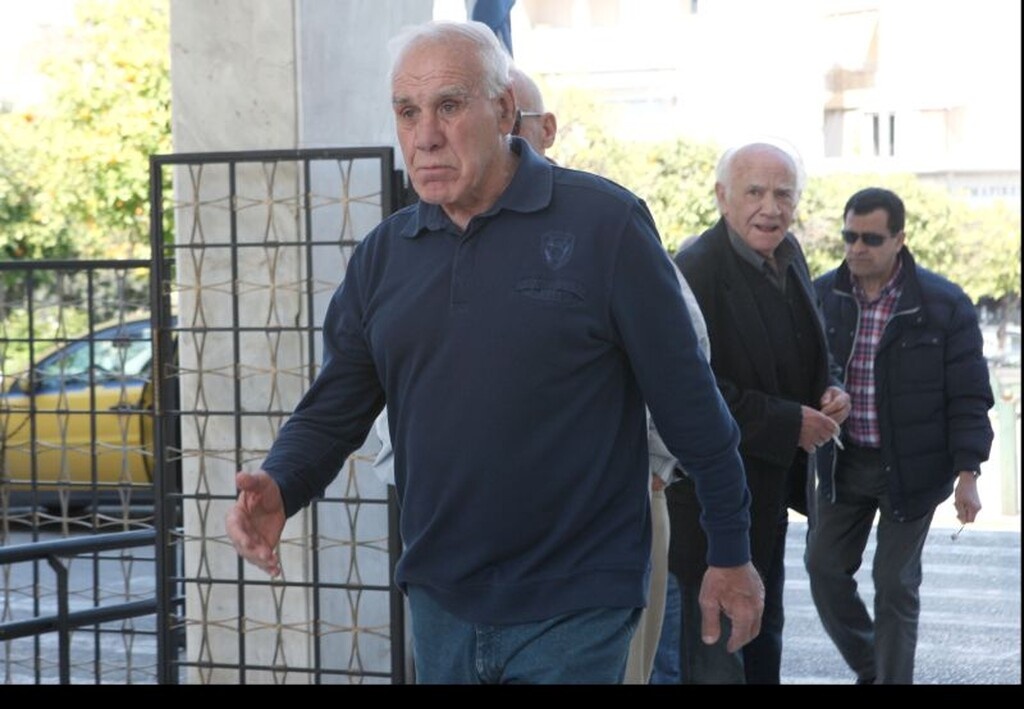 «Που να πάει, είναι 1,15μ. σαν το τραπέζι», ήταν μια από τις ατάκες του Νίκου Αλέφαντου για τον...