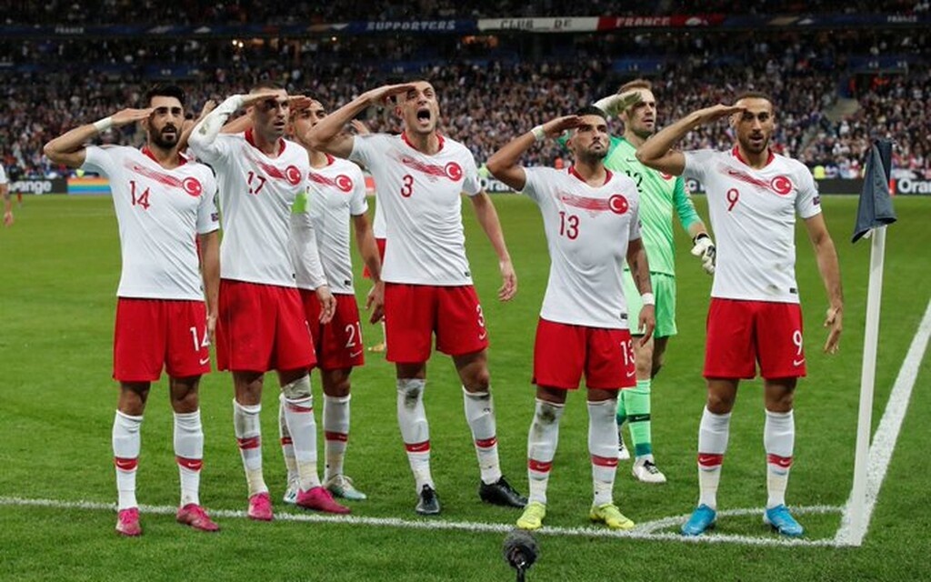 Euro 2020: Το… χαβά τους οι Τούρκοι, εντός κι εκτός γηπέδου! (photos+videos)