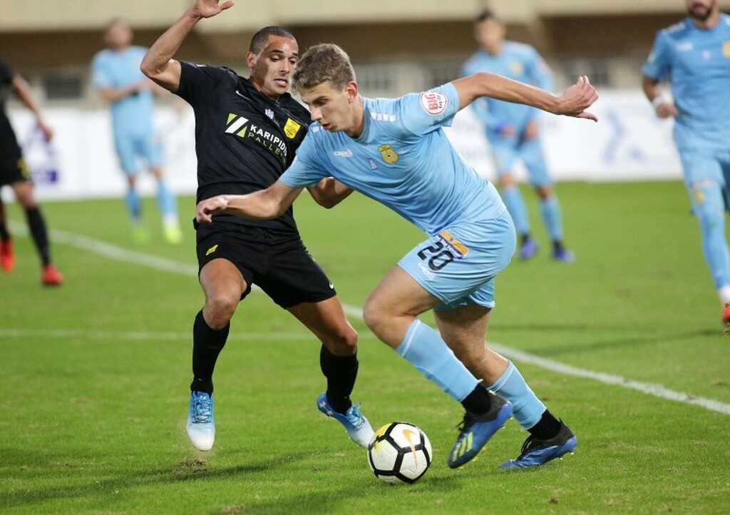 … Γιάννη Ιατρούδη! Πρόκειται για τον 20χρονο άσο του Εργοτέλη, που αγωνίζεται κυρίως στην κορυφή της επίθεσης, αλλά και στα άκρα. Ο πανύψηλος φορ (1,90μ.