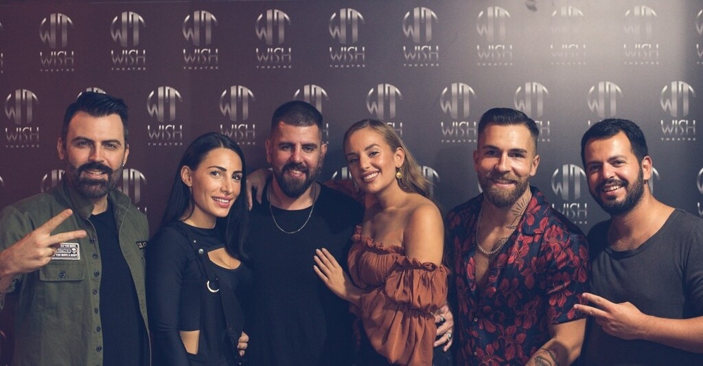 Τα γενέθλια της Ανδρομάχης και οι επώνυμες παρουσίες στο Wish Theatre