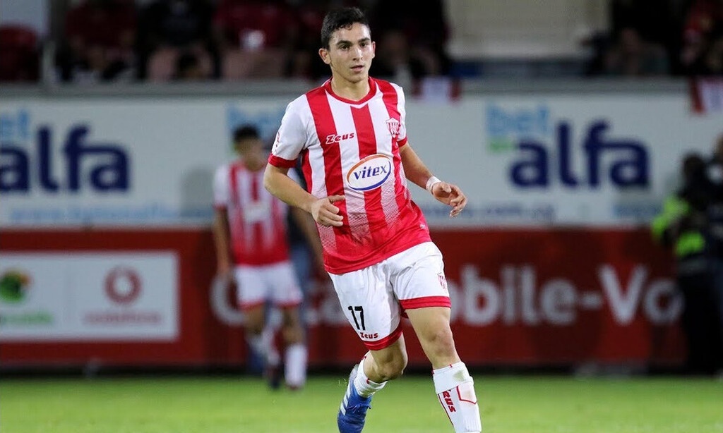 Το γεγονός ότι ο Κωστή είναι αρκετά μικρόσωμος φαίνεται πως ήταν η αφορμή για να δεχθεί τη δριμύτατη κριτική του Αλέφαντου...