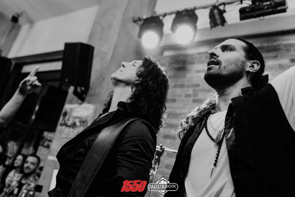 «Βούλιαξαν» την Γλυφάδα οι 15 50