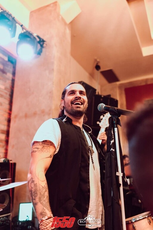 «Βούλιαξαν» την Γλυφάδα οι 15 50