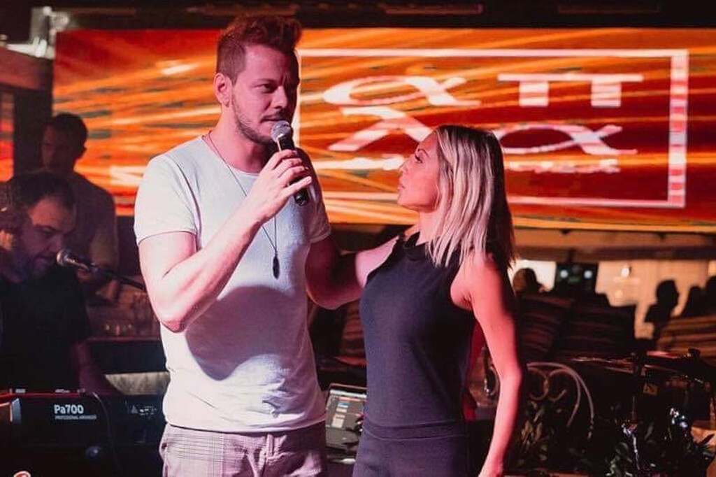 Σαρώνει στα lives της η Μαρία Καρλάκη-Δείτε ποιοι διασκέδασαν μαζί της