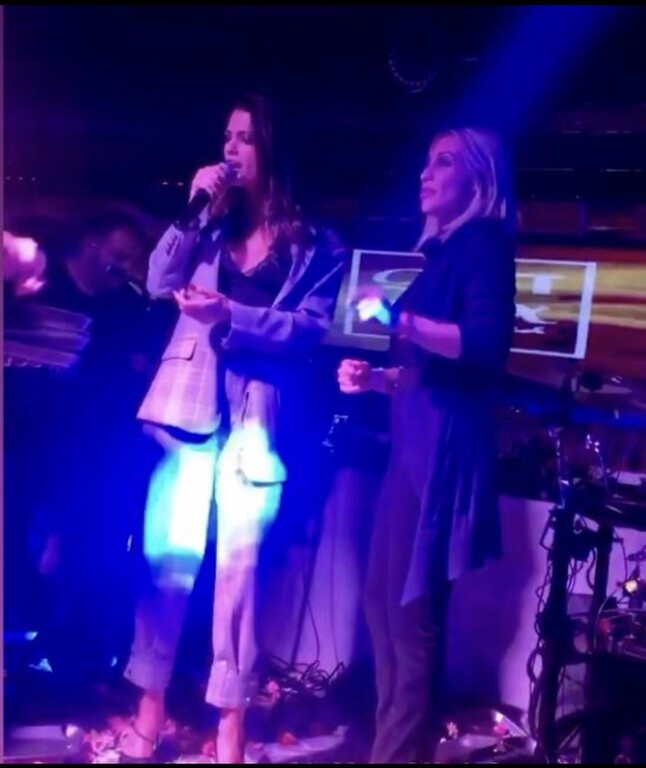 Σαρώνει στα lives της η Μαρία Καρλάκη-Δείτε ποιοι διασκέδασαν μαζί της