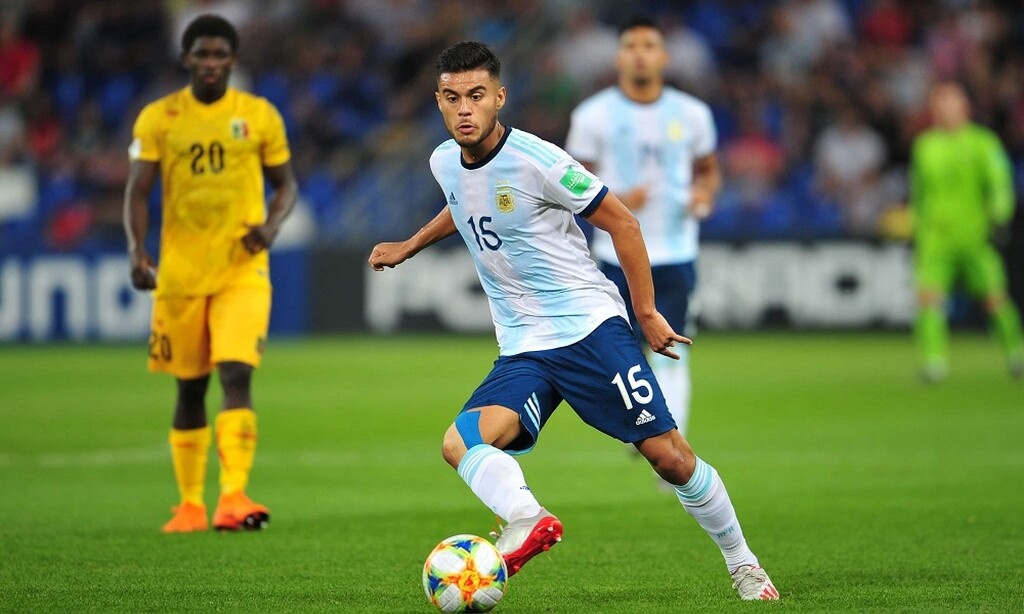 Θεωρείται από τα μεγαλύτερα ταλέντα της ομάδας του και μπορεί να αγωνιστεί ως «6άρι» και ως «8άρι», αλλά φαίνεται πως είναι μία δύσκολη περίπτωση, καθώς βρίσκεται στη λίστα αρκετών ομάδων της Ευρώπης.