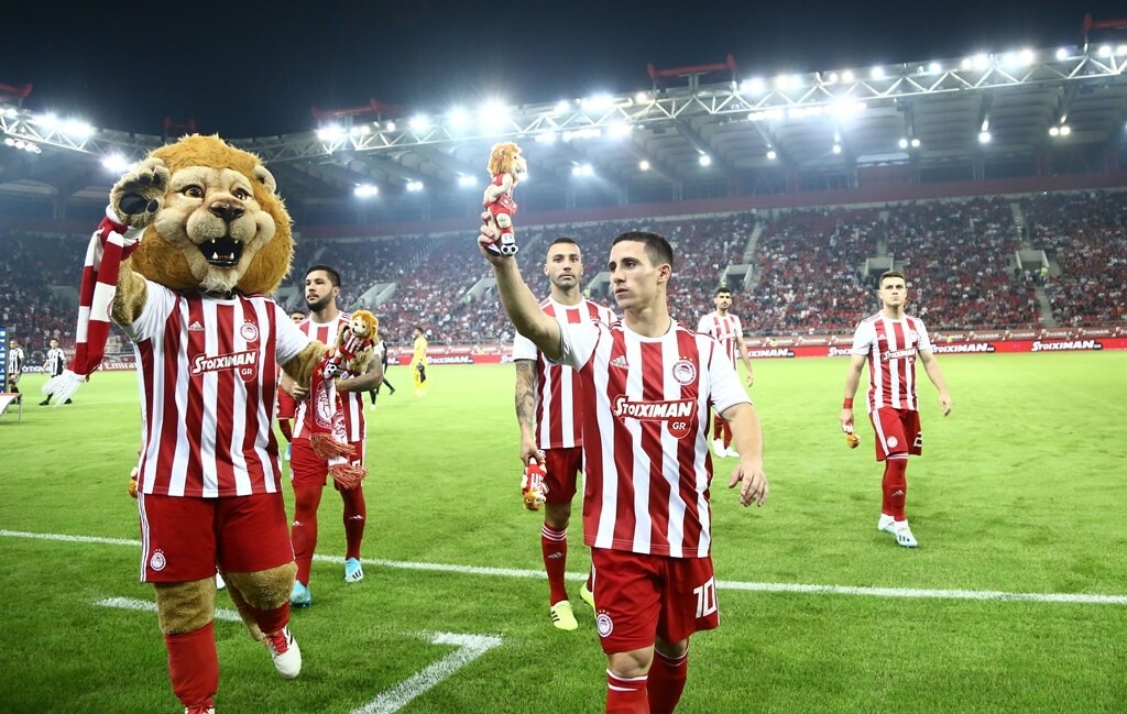 Ολυμπιακός-ΟΦΗ: Μοίρασαν χαμόγελα και δώρα σε παιδιά (photos)