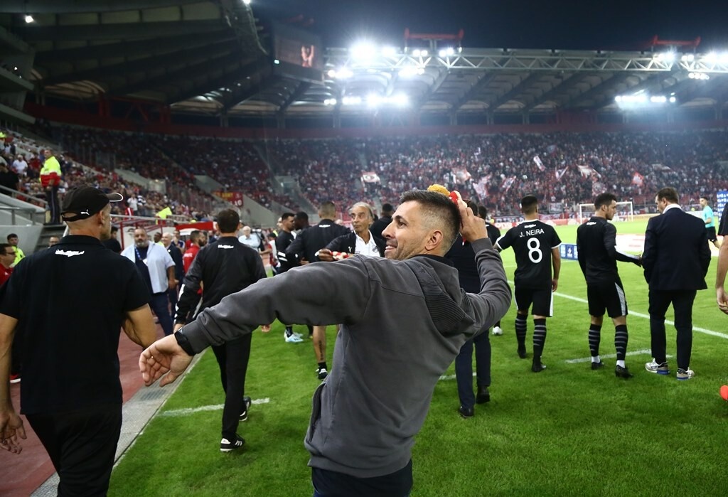 Ολυμπιακός-ΟΦΗ: Μοίρασαν χαμόγελα και δώρα σε παιδιά (photos)