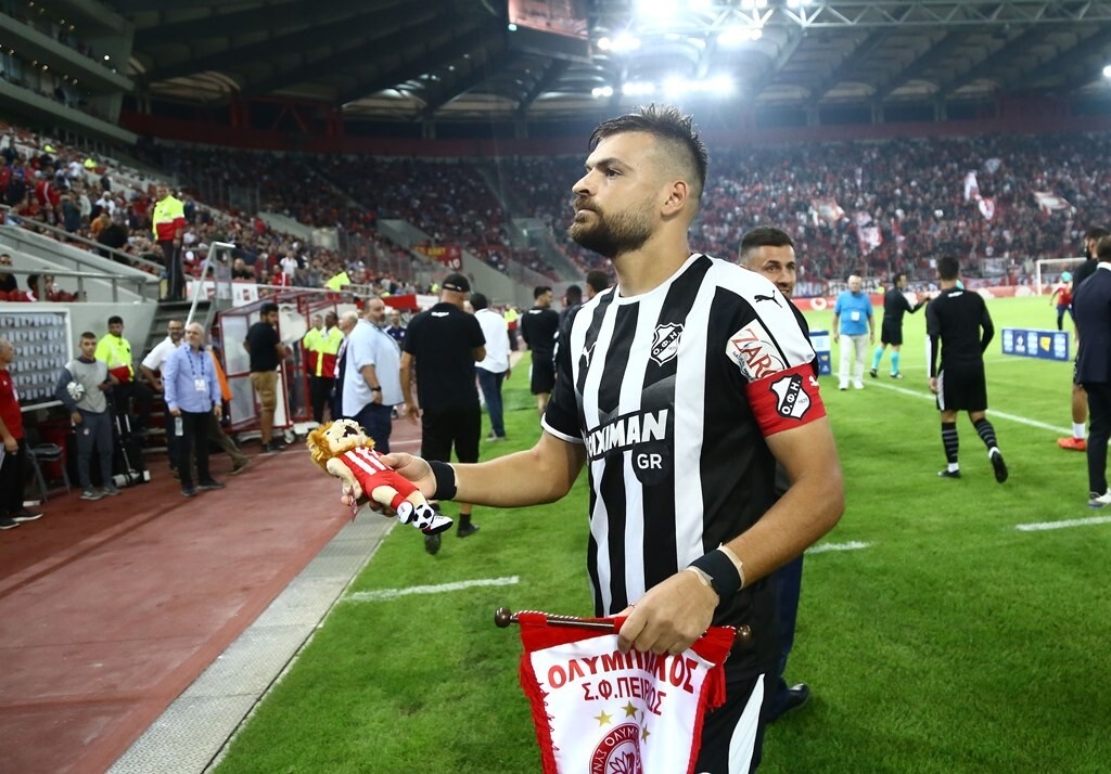 Ολυμπιακός-ΟΦΗ: Μοίρασαν χαμόγελα και δώρα σε παιδιά (photos)