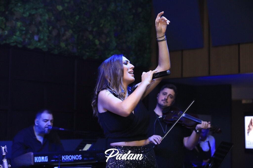 Βασιλική Νταντά: Εντυπωσίασε στην live εμφάνισή της στη Γλυφάδα (photos)