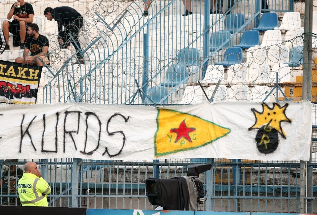 ΑΕΚ-Βόλος: Το πανό των οπαδών της Ένωσης για τον πόλεμο (photos)