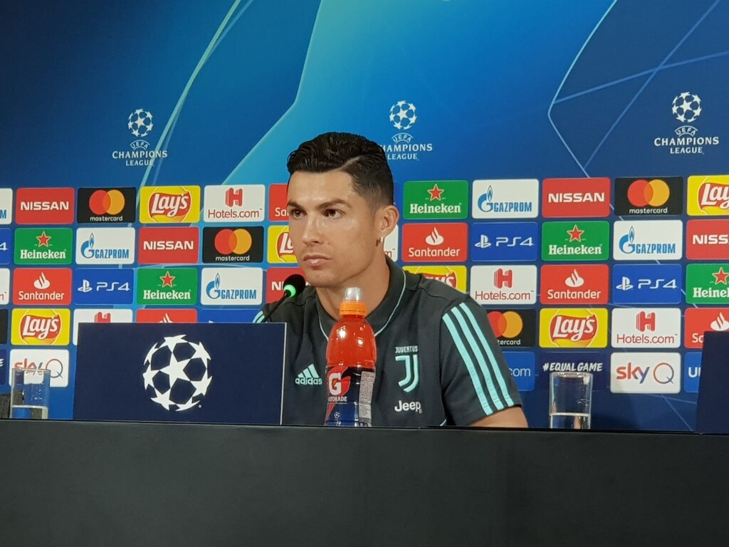 Όσο για τον μεγάλο στόχο, σχολίασε: «Τα συλλογικά αποτελέσματα είναι σημαντικά. Όσο για τη «Χρυσή Μπάλα» δεν έχω να πω κάτι. Δεν είναι σημαντικό να κερδίσω εγώ ή όχι αλλά η ομάδα».