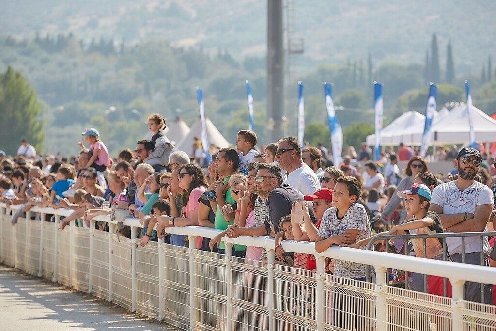 3. Πλήθος κόσμου στο Markopoulo Park