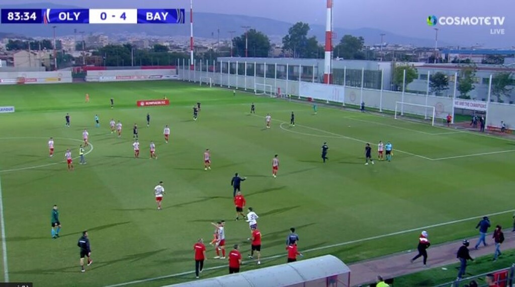 «Ντου» κουκουλοφόρων στο Ολυμπιακός – Μπάγερν για το Youth League! (photos+video)