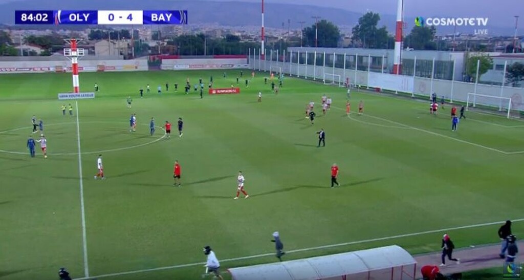 «Ντου» κουκουλοφόρων στο Ολυμπιακός – Μπάγερν για το Youth League! (photos+video)