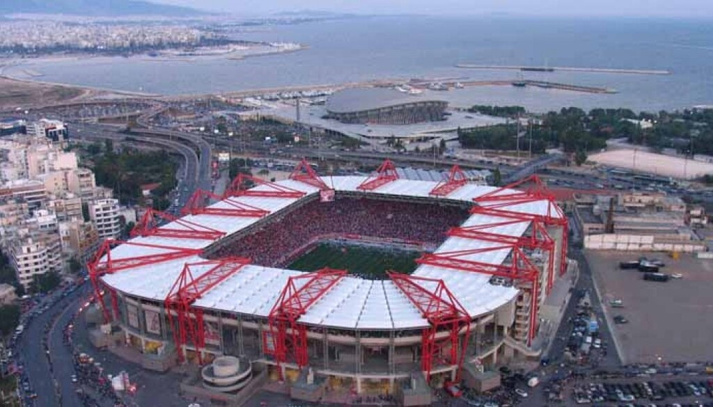 … φυσικά αναφερόμαστε στο γεγονός πως ο Ολυμπιακός δεν έχει καμία απολύτως σχέση με την πόλη της Αθήνας, καθώς πρόκειται για σωματείο του Πειραιά.