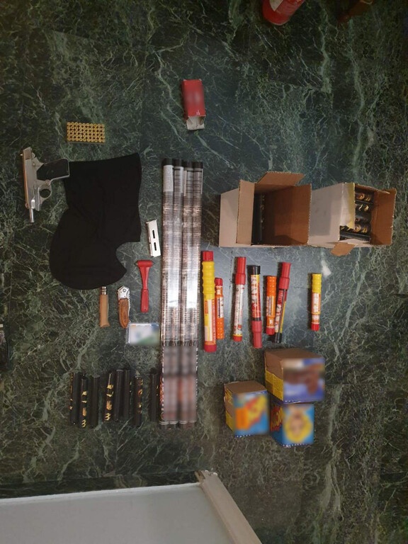 Συνελήφθη 31χρονος για τα επεισόδια στο Ρέντη – «Οπλοστάσιο» το σπίτι του! (photos)